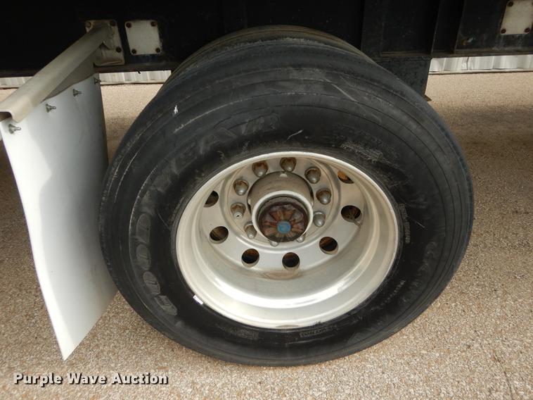 image for item DB8252 1997 Wilson CF900 flatbed trailer