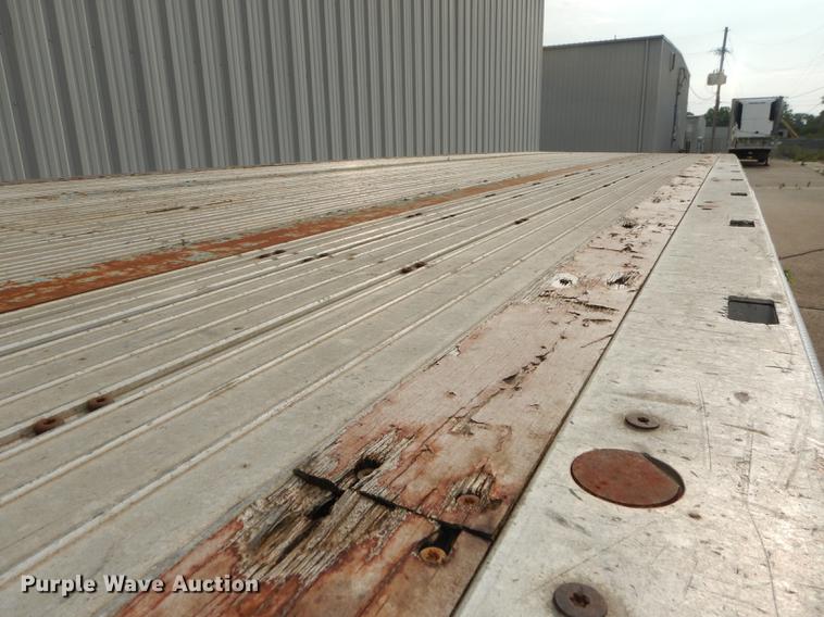 image for item DB8252 1997 Wilson CF900 flatbed trailer