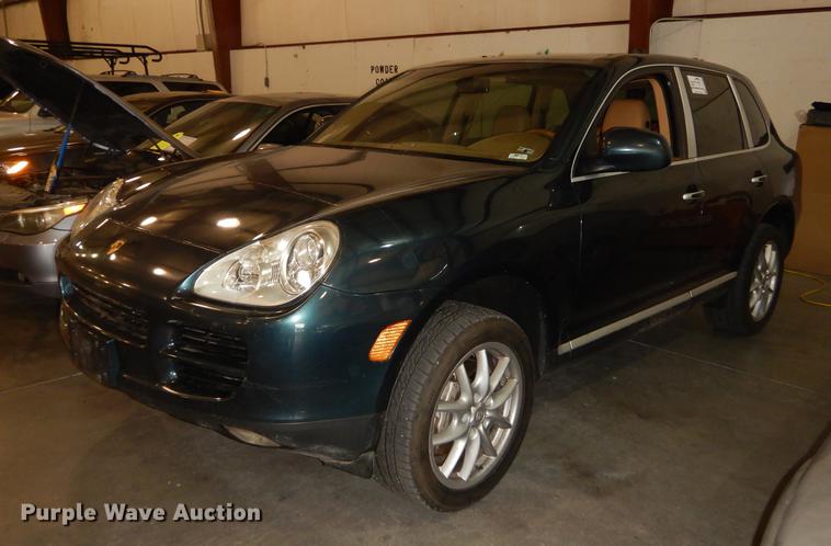 image for item DB8256 2004 Porsche Cayenne S SUV