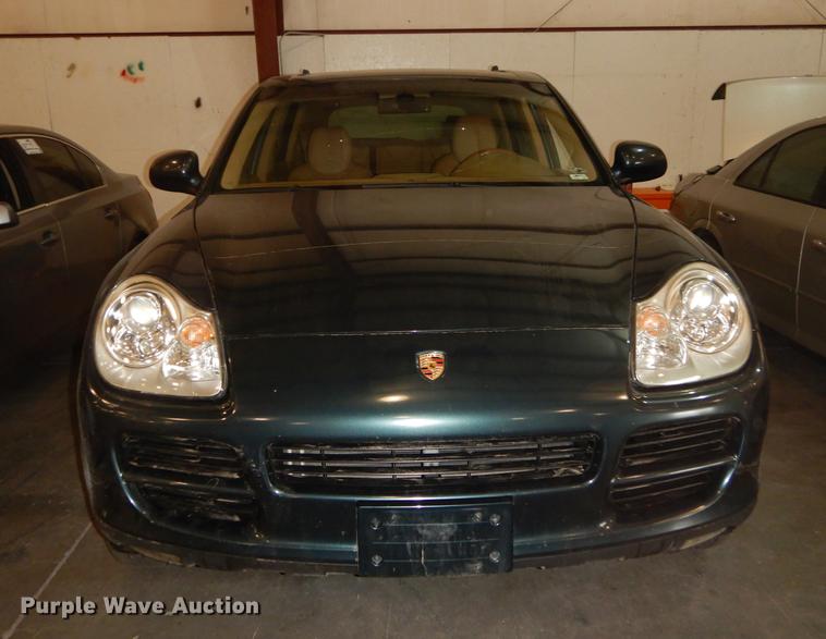 image for item DB8256 2004 Porsche Cayenne S SUV