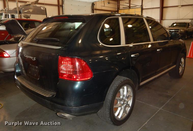 image for item DB8256 2004 Porsche Cayenne S SUV