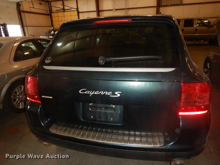 image for item DB8256 2004 Porsche Cayenne S SUV