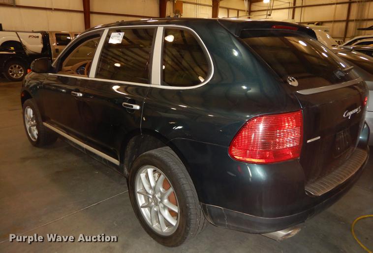 image for item DB8256 2004 Porsche Cayenne S SUV