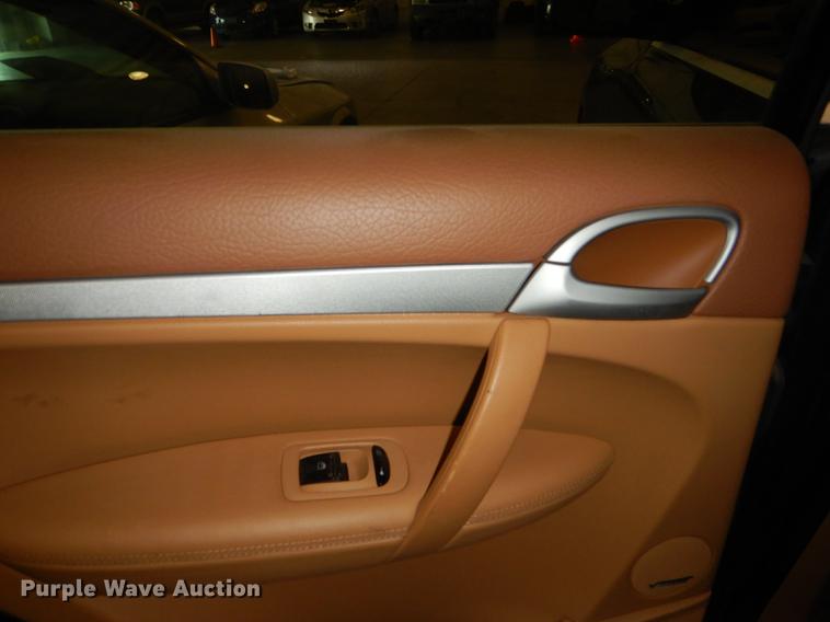 image for item DB8256 2004 Porsche Cayenne S SUV
