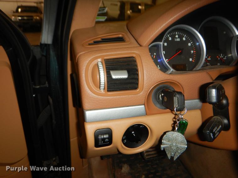 image for item DB8256 2004 Porsche Cayenne S SUV