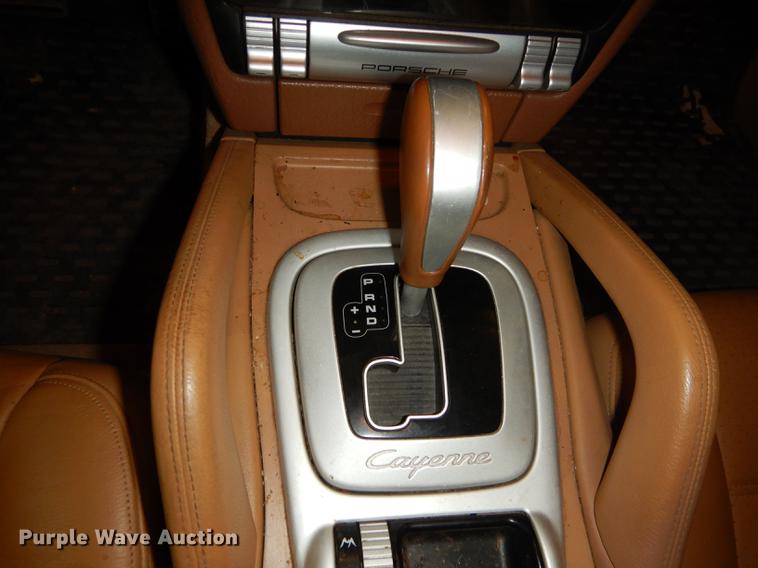 image for item DB8256 2004 Porsche Cayenne S SUV