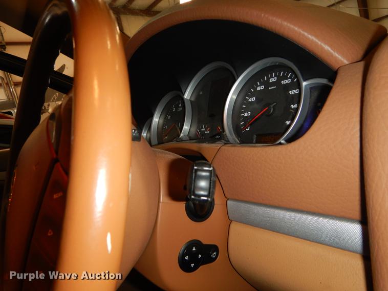 image for item DB8256 2004 Porsche Cayenne S SUV