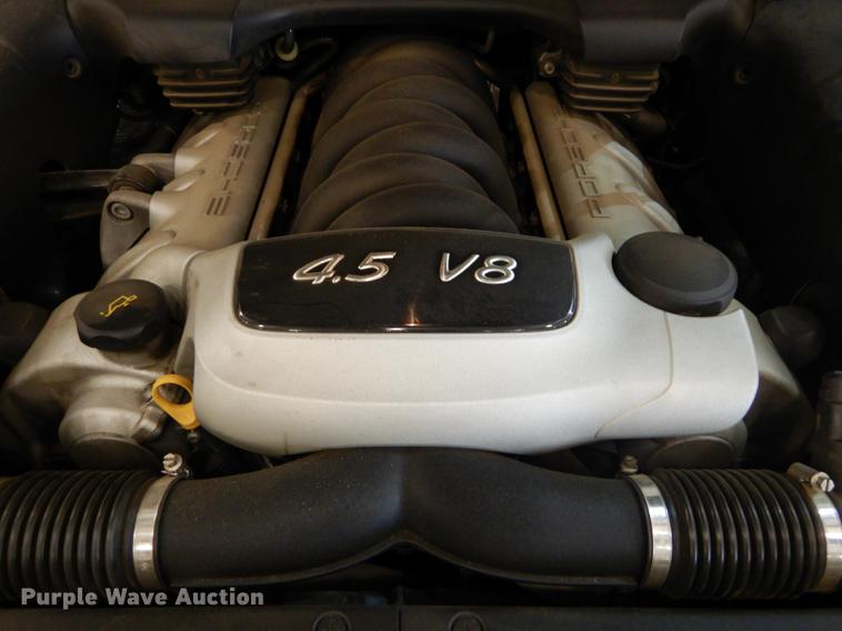 image for item DB8256 2004 Porsche Cayenne S SUV