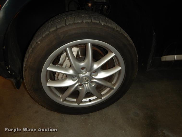image for item DB8256 2004 Porsche Cayenne S SUV