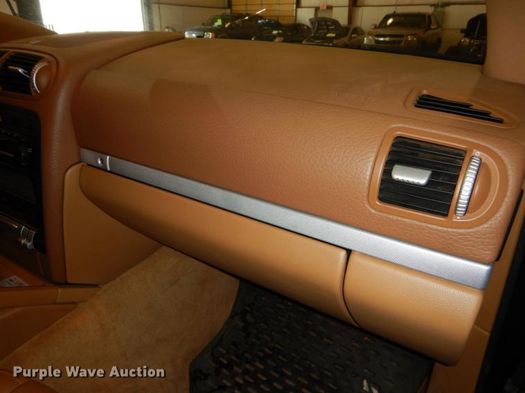 image for item DB8256 2004 Porsche Cayenne S SUV