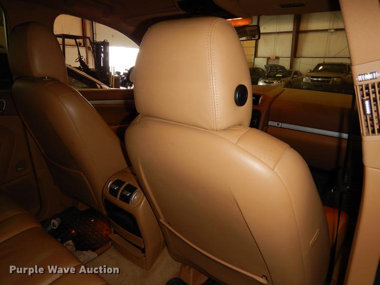 image for item DB8256 2004 Porsche Cayenne S SUV