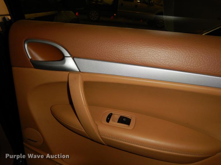 image for item DB8256 2004 Porsche Cayenne S SUV