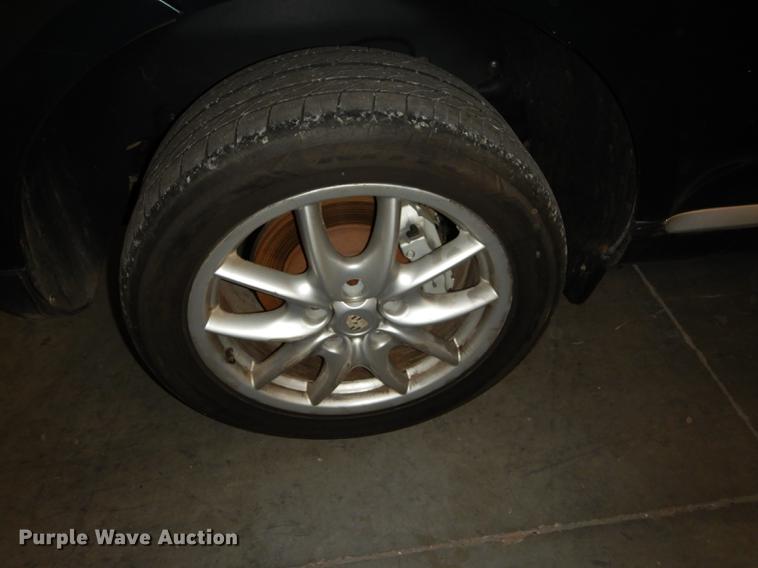 image for item DB8256 2004 Porsche Cayenne S SUV