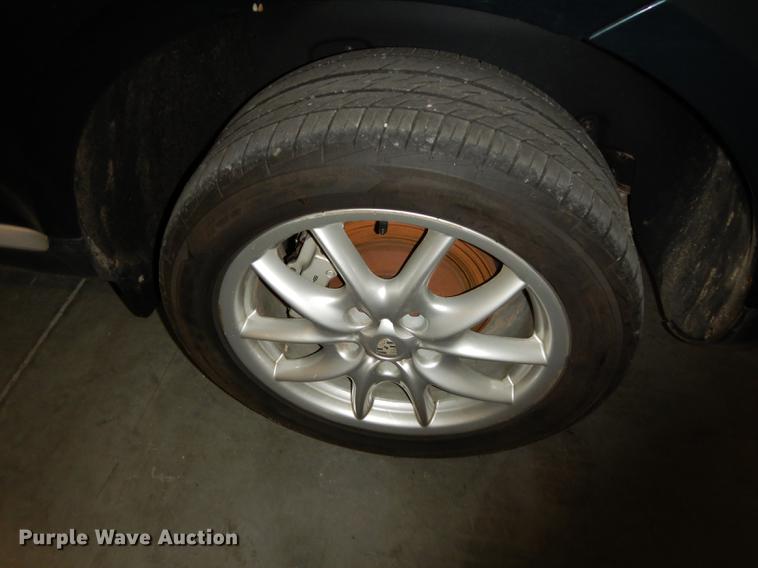 image for item DB8256 2004 Porsche Cayenne S SUV