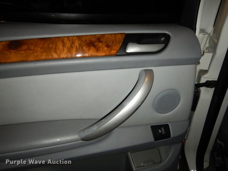 image for item DB8260 2002 BMW X5 SUV