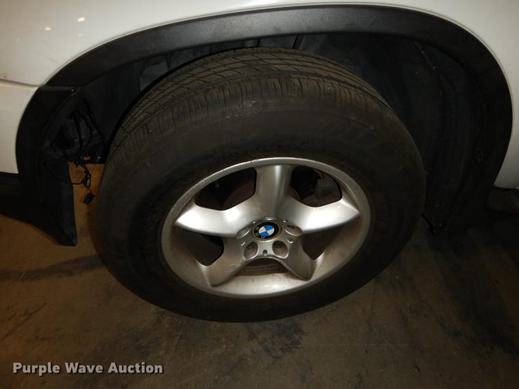 image for item DB8260 2002 BMW X5 SUV