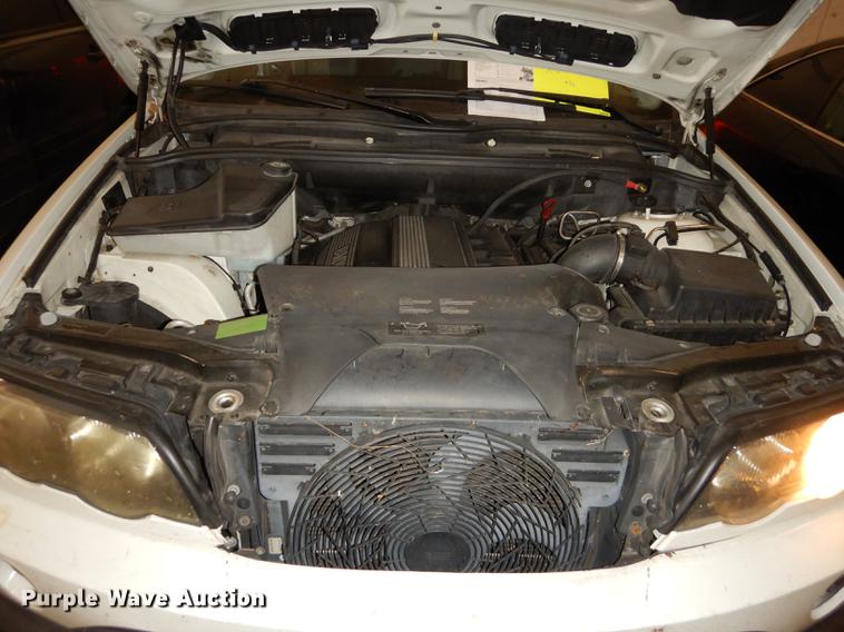 image for item DB8260 2002 BMW X5 SUV