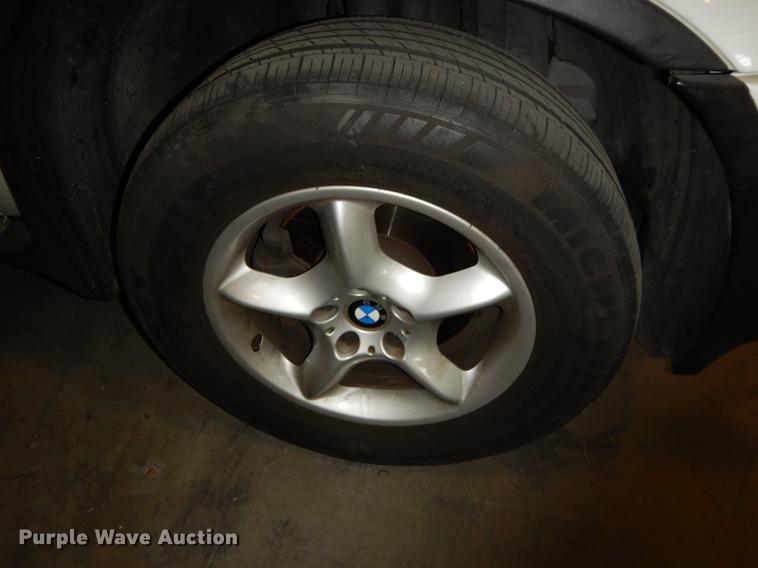 image for item DB8260 2002 BMW X5 SUV