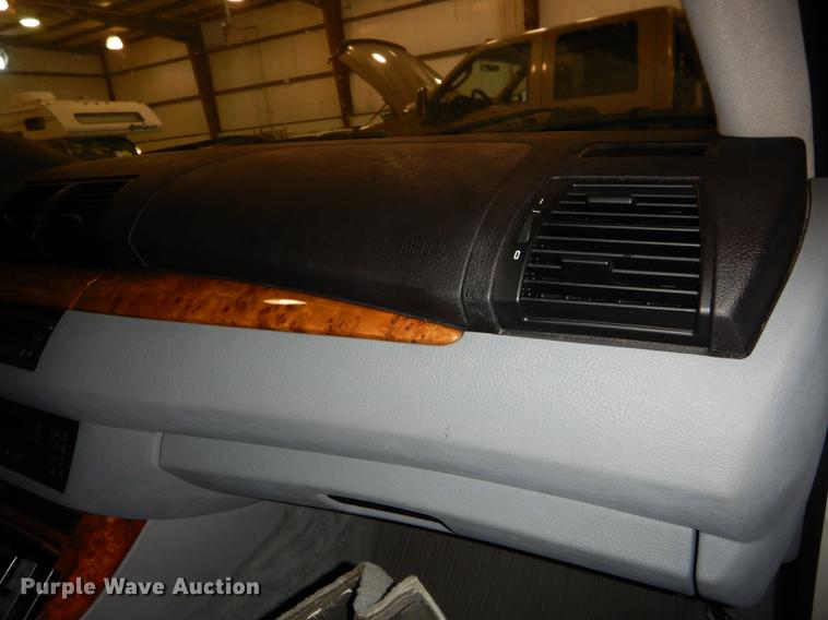 image for item DB8260 2002 BMW X5 SUV