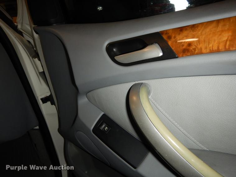 image for item DB8260 2002 BMW X5 SUV