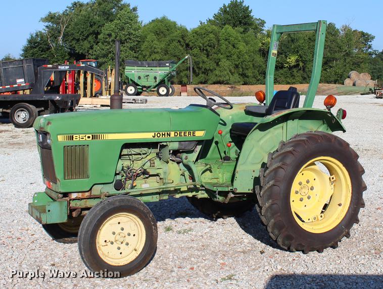 image for item BE9321 John Deere 850 tractor