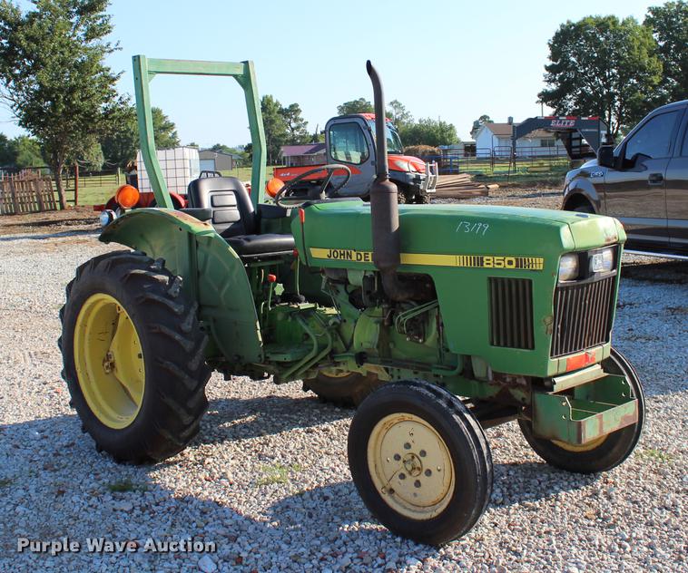 image for item BE9321 John Deere 850 tractor