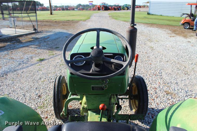 image for item BE9321 John Deere 850 tractor