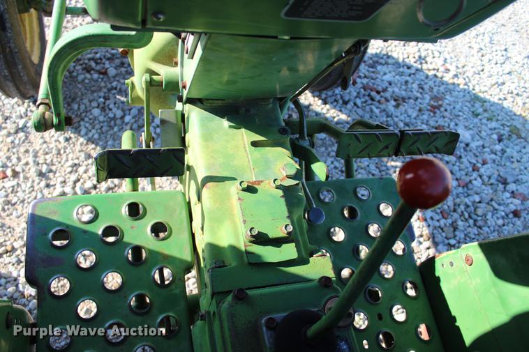image for item BE9321 John Deere 850 tractor
