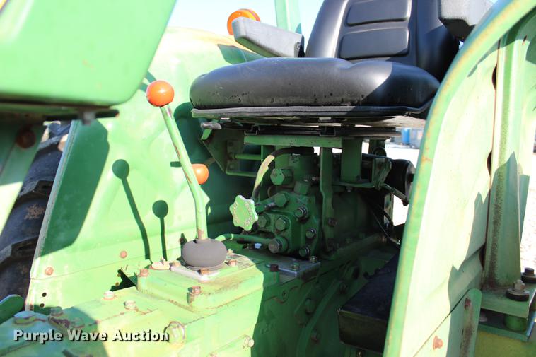 image for item BE9321 John Deere 850 tractor