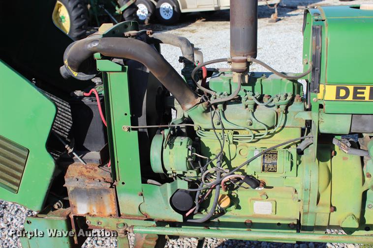 image for item BE9321 John Deere 850 tractor