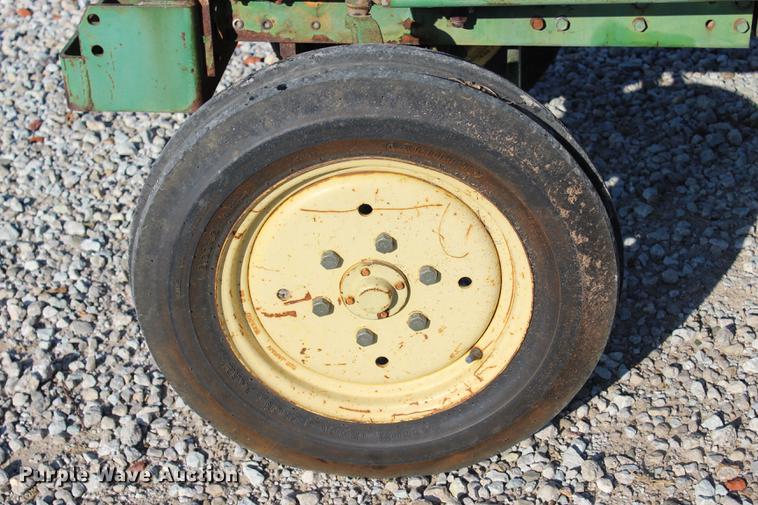 image for item BE9321 John Deere 850 tractor