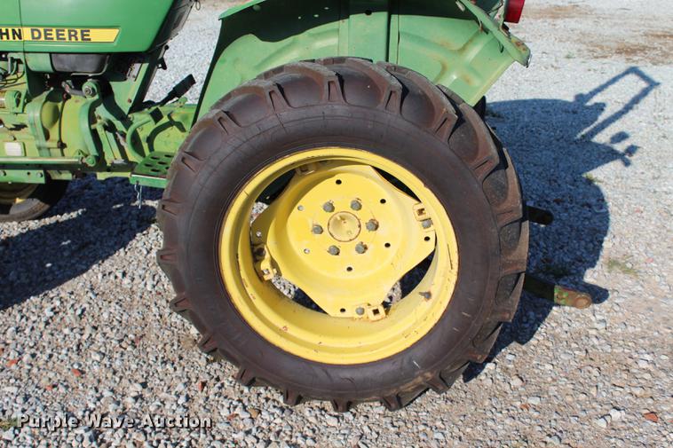 image for item BE9321 John Deere 850 tractor