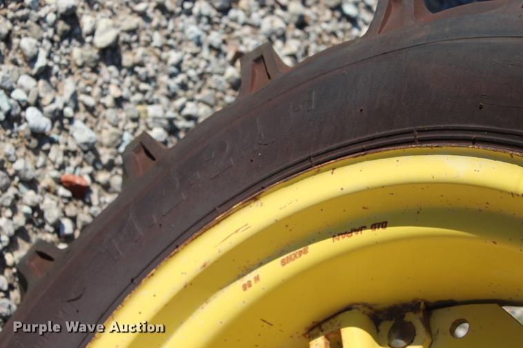 image for item BE9321 John Deere 850 tractor