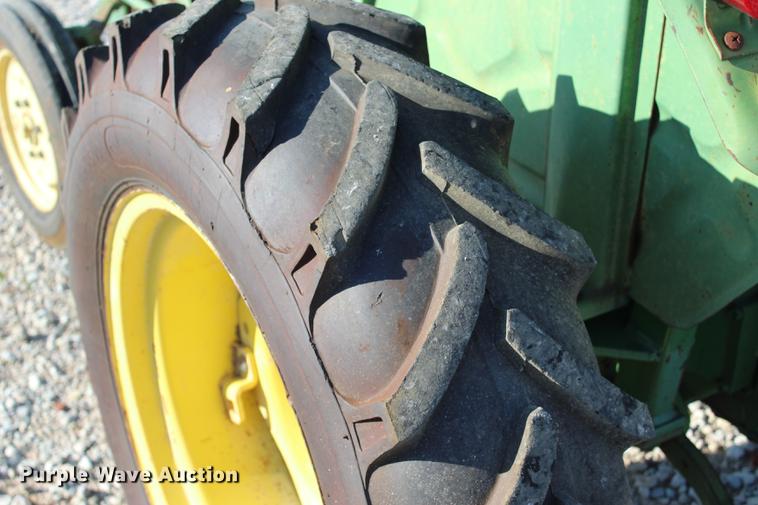 image for item BE9321 John Deere 850 tractor