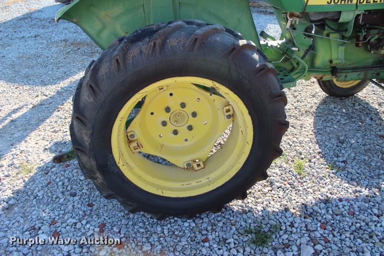 image for item BE9321 John Deere 850 tractor