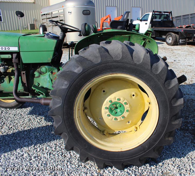 image for item BE9322 John Deere 1020 tractor