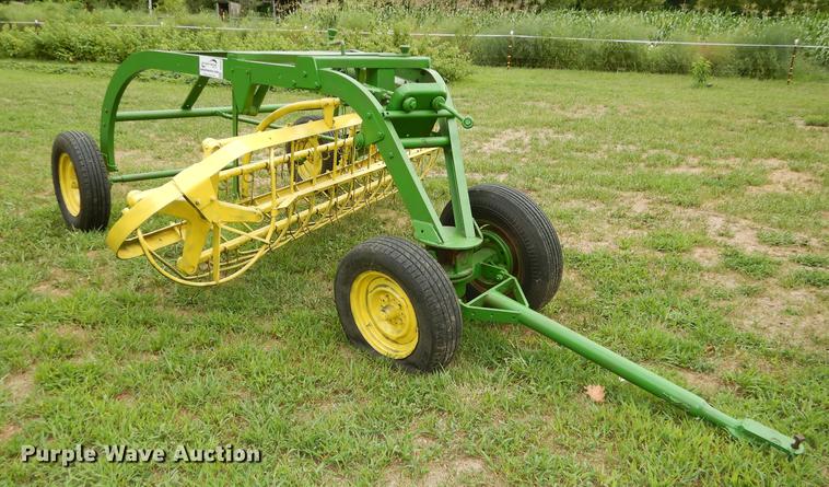 image for item DB8293 John Deere LR25 hay rake