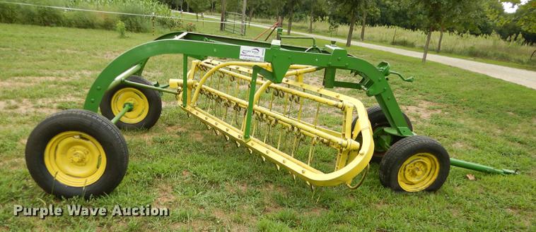 image for item DB8293 John Deere LR25 hay rake