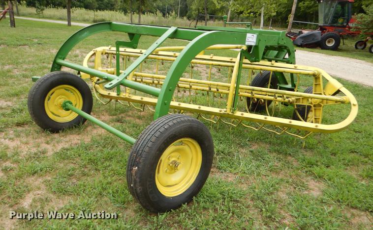 image for item DB8293 John Deere LR25 hay rake
