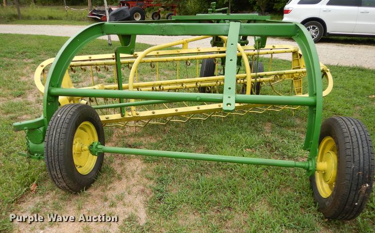 image for item DB8293 John Deere LR25 hay rake