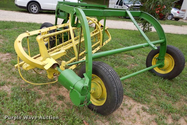 image for item DB8293 John Deere LR25 hay rake
