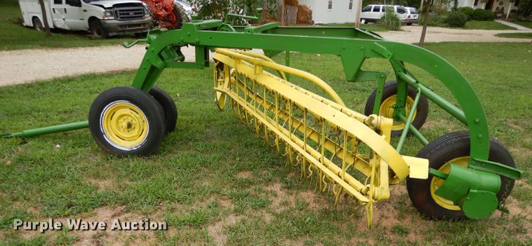 image for item DB8293 John Deere LR25 hay rake