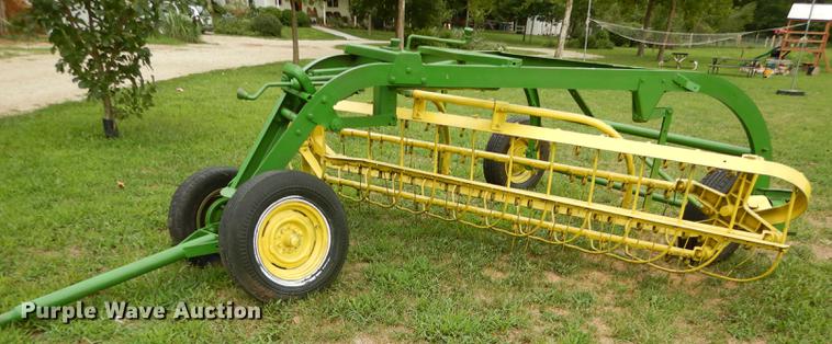 image for item DB8293 John Deere LR25 hay rake