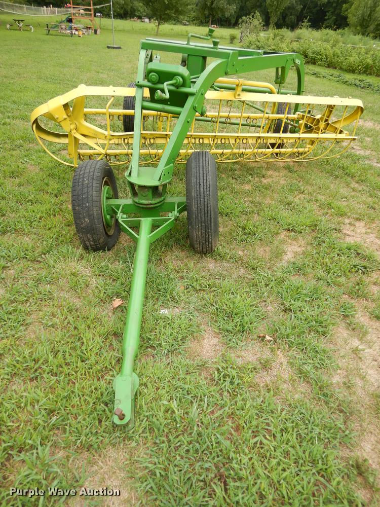 image for item DB8293 John Deere LR25 hay rake