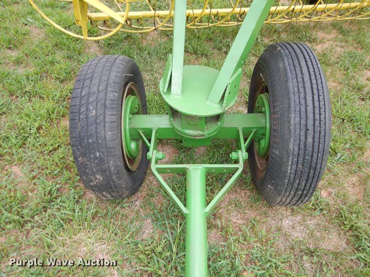image for item DB8293 John Deere LR25 hay rake