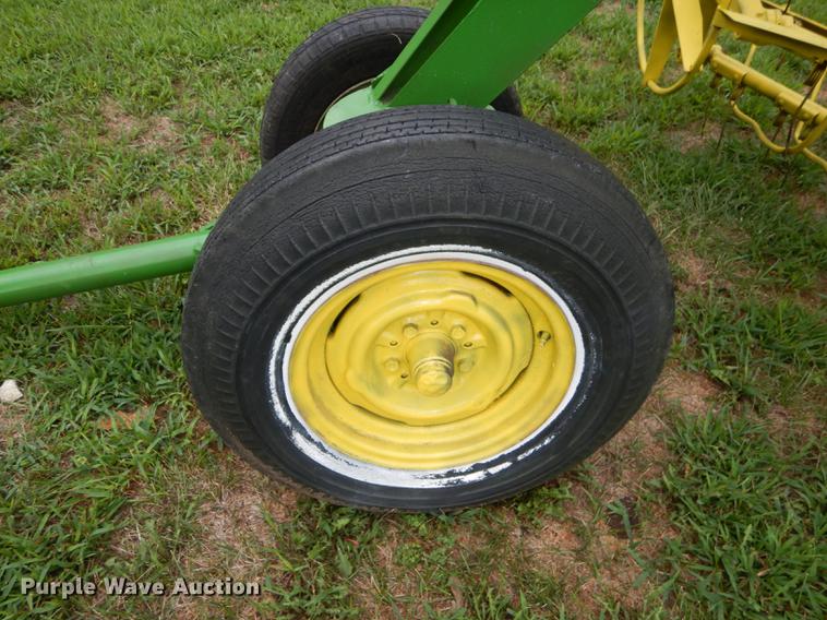 image for item DB8293 John Deere LR25 hay rake