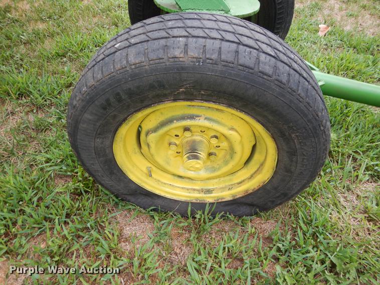 image for item DB8293 John Deere LR25 hay rake