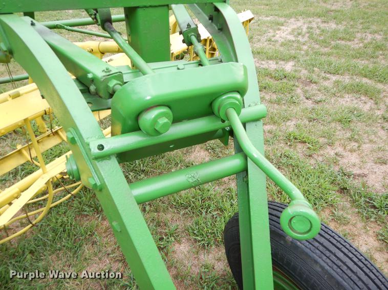 image for item DB8293 John Deere LR25 hay rake