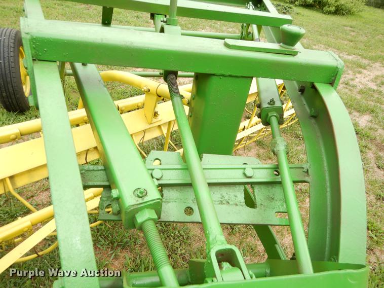 image for item DB8293 John Deere LR25 hay rake