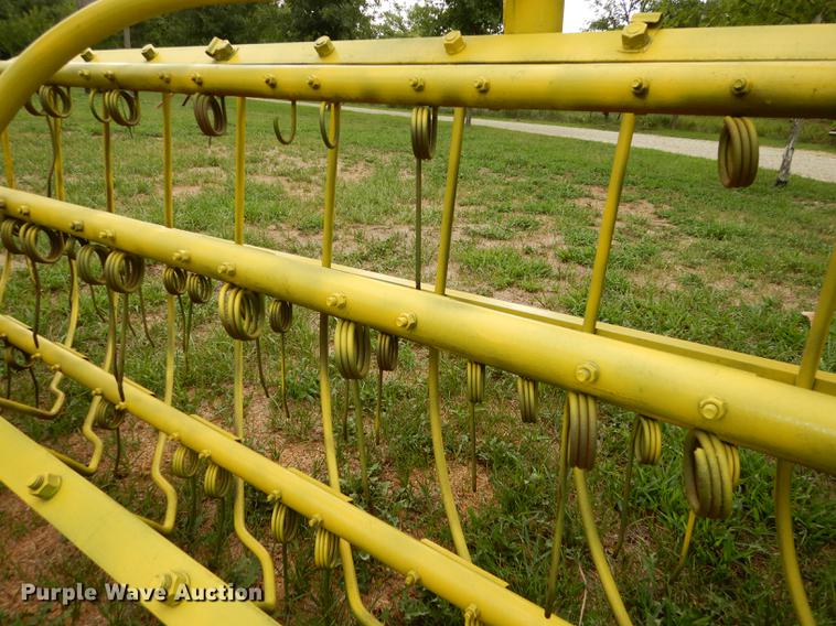 image for item DB8293 John Deere LR25 hay rake